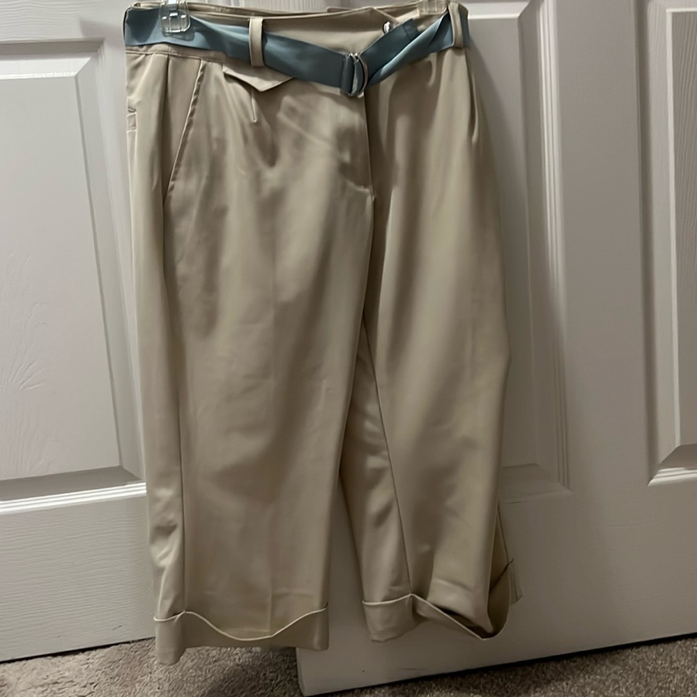 New Women’s Nike Crop Golf Pants - Beige, size 6